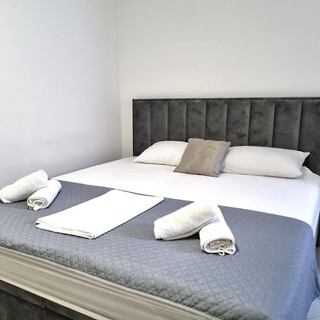 Rooms Vitoria On Joakim Square Poreč Dış mekan fotoğraf